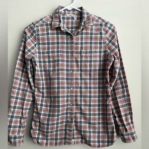 Women’s Woolrich women’s 2  pockets pleated back button down shirt